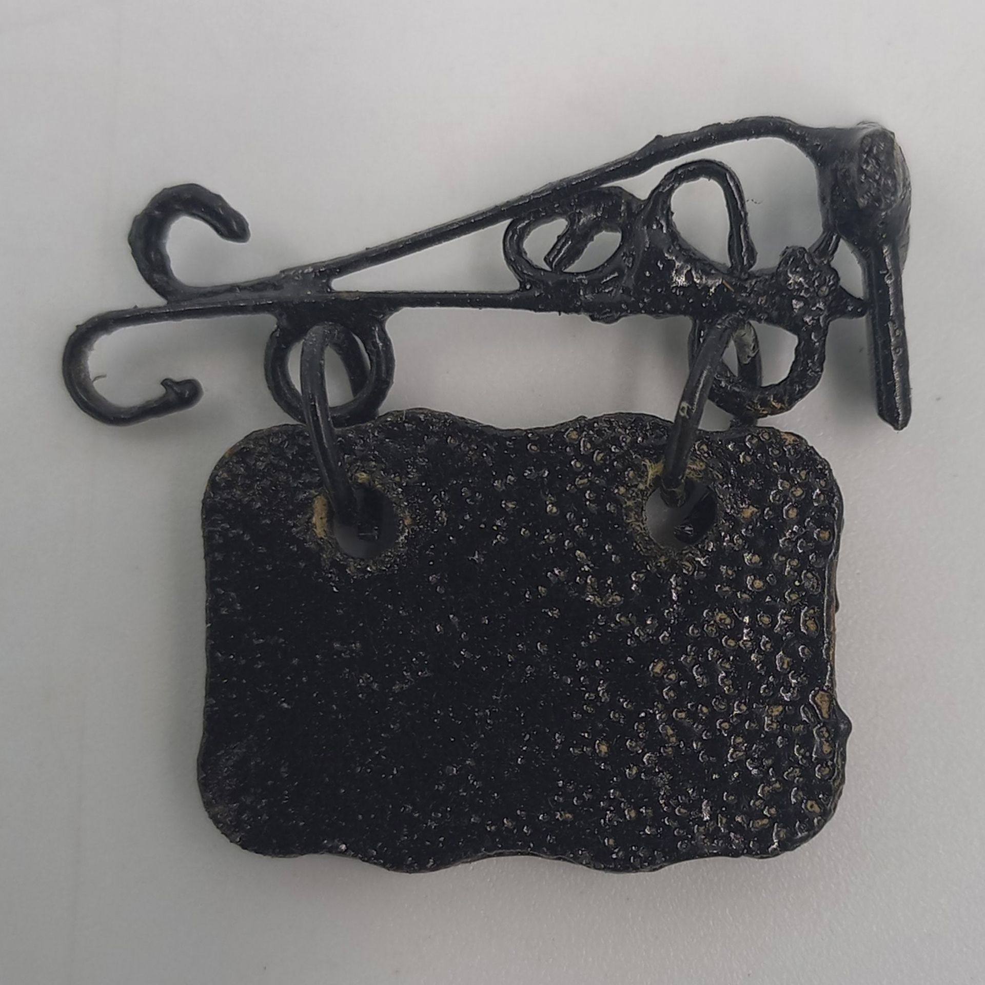 Schild aus Holz mit Wandhalter in schwarz