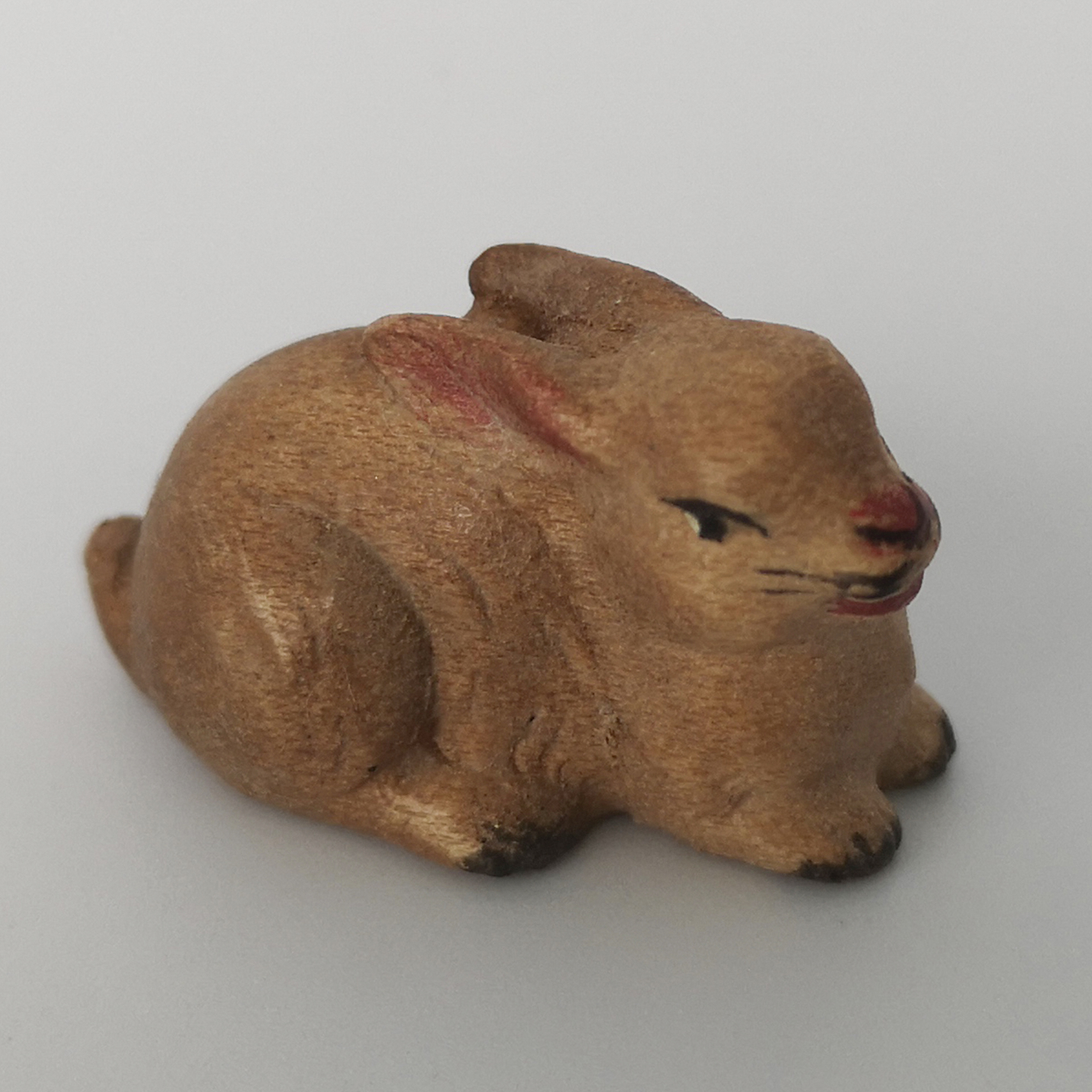 sitzender Hase als Zusatzfigur zur Krippe