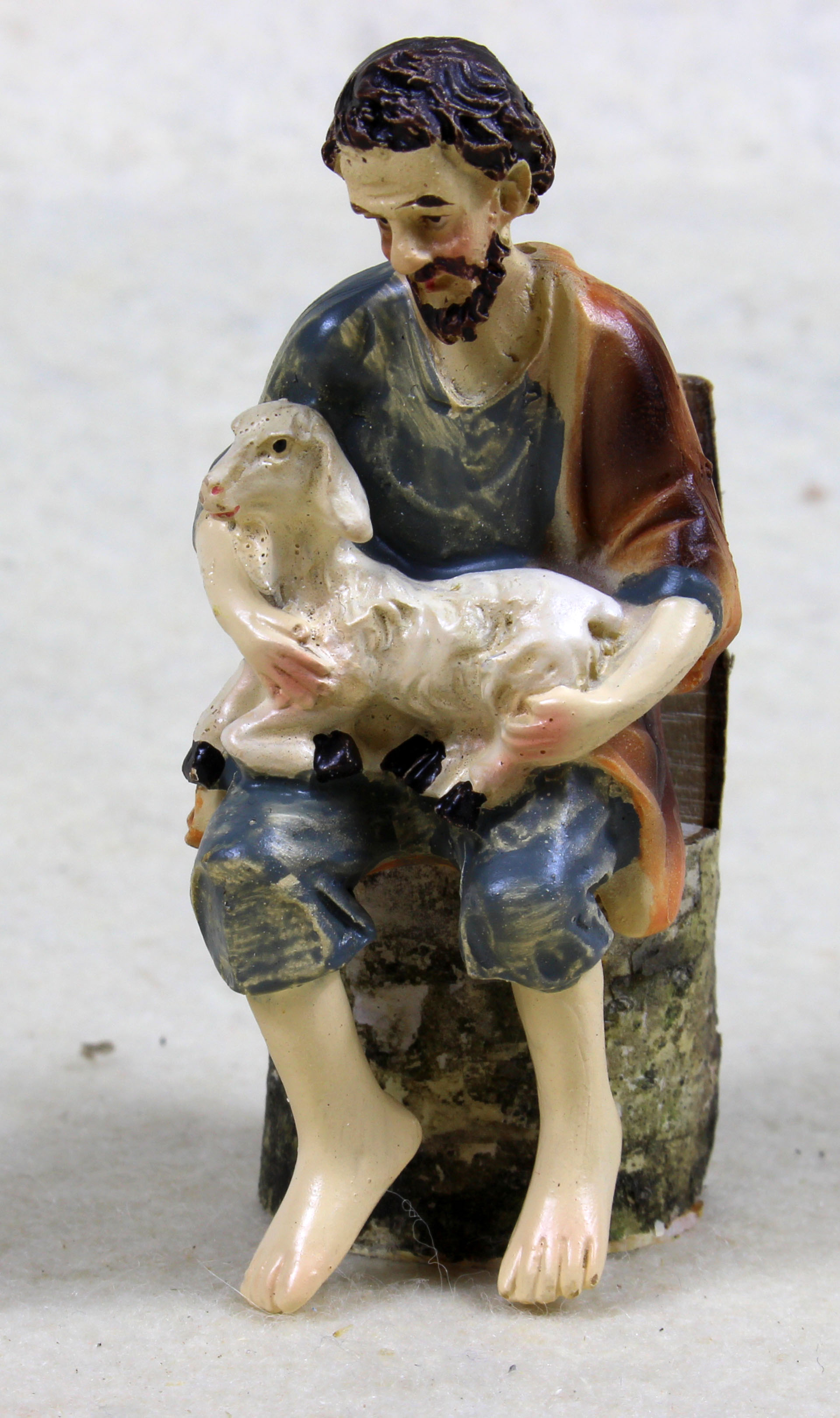 Hirte sitzend mit Schaf Krippenfigur Zusatzfigur