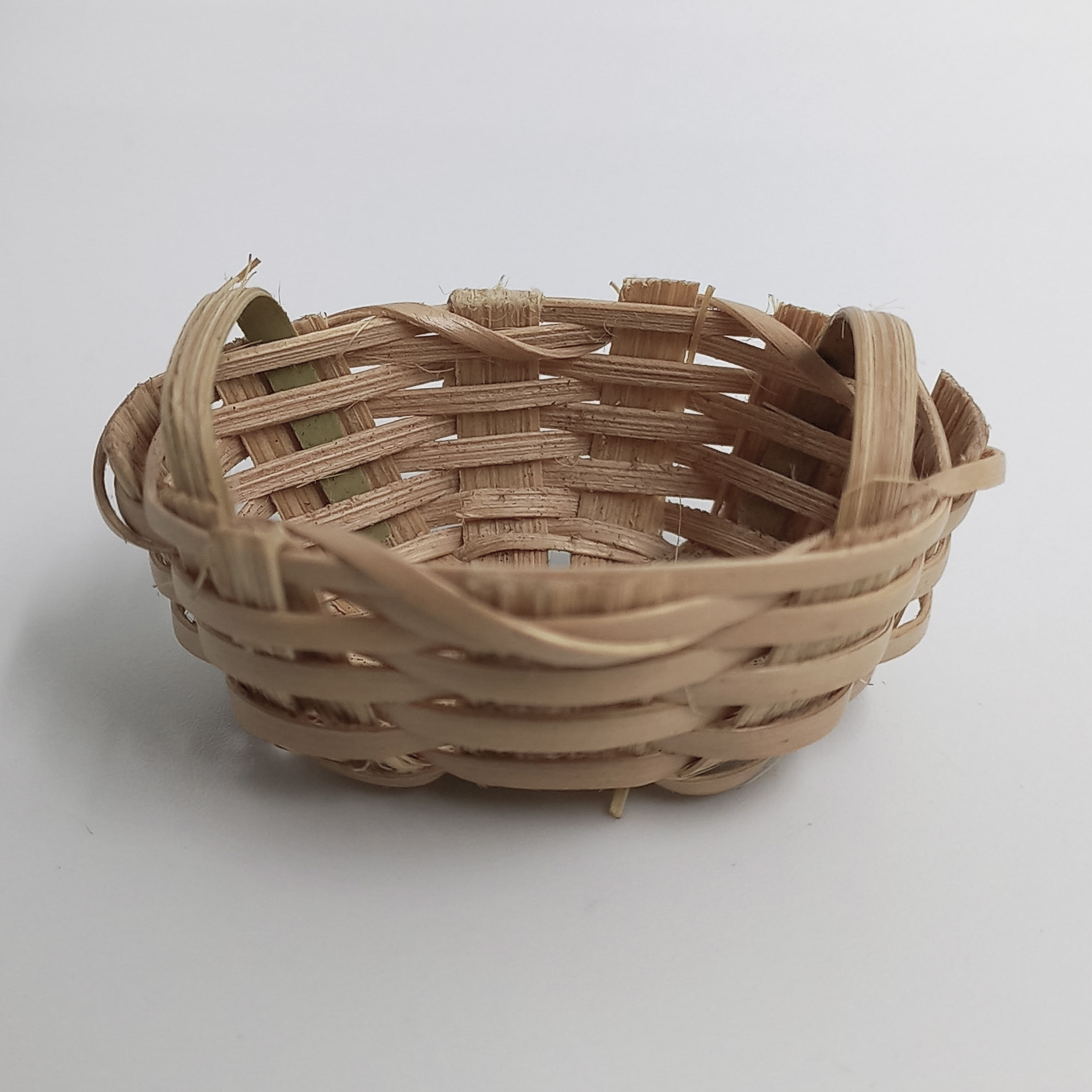 geflochtener Waschkorb als Krippenzubehör und Wichtelzubehör