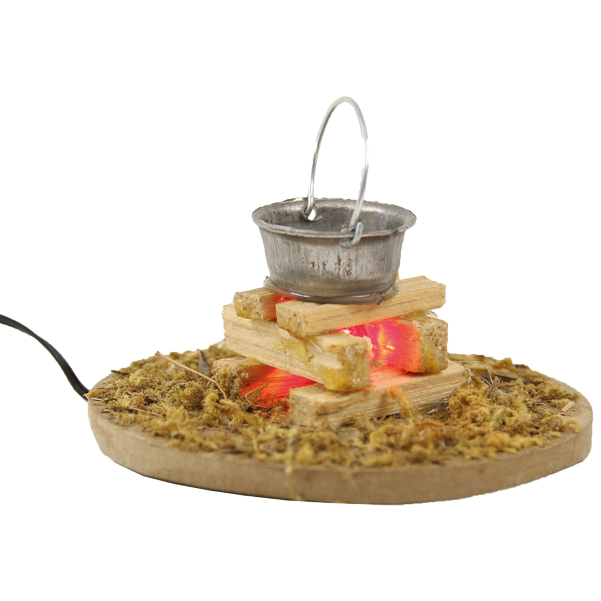 Kessel auf brennenden Holzscheiten