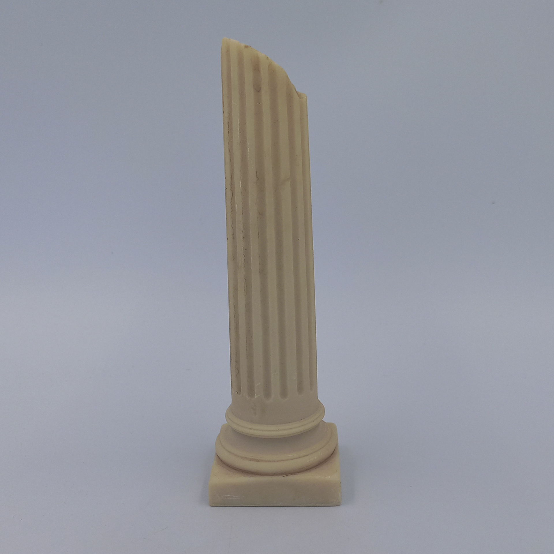 beige Säule gebrochen