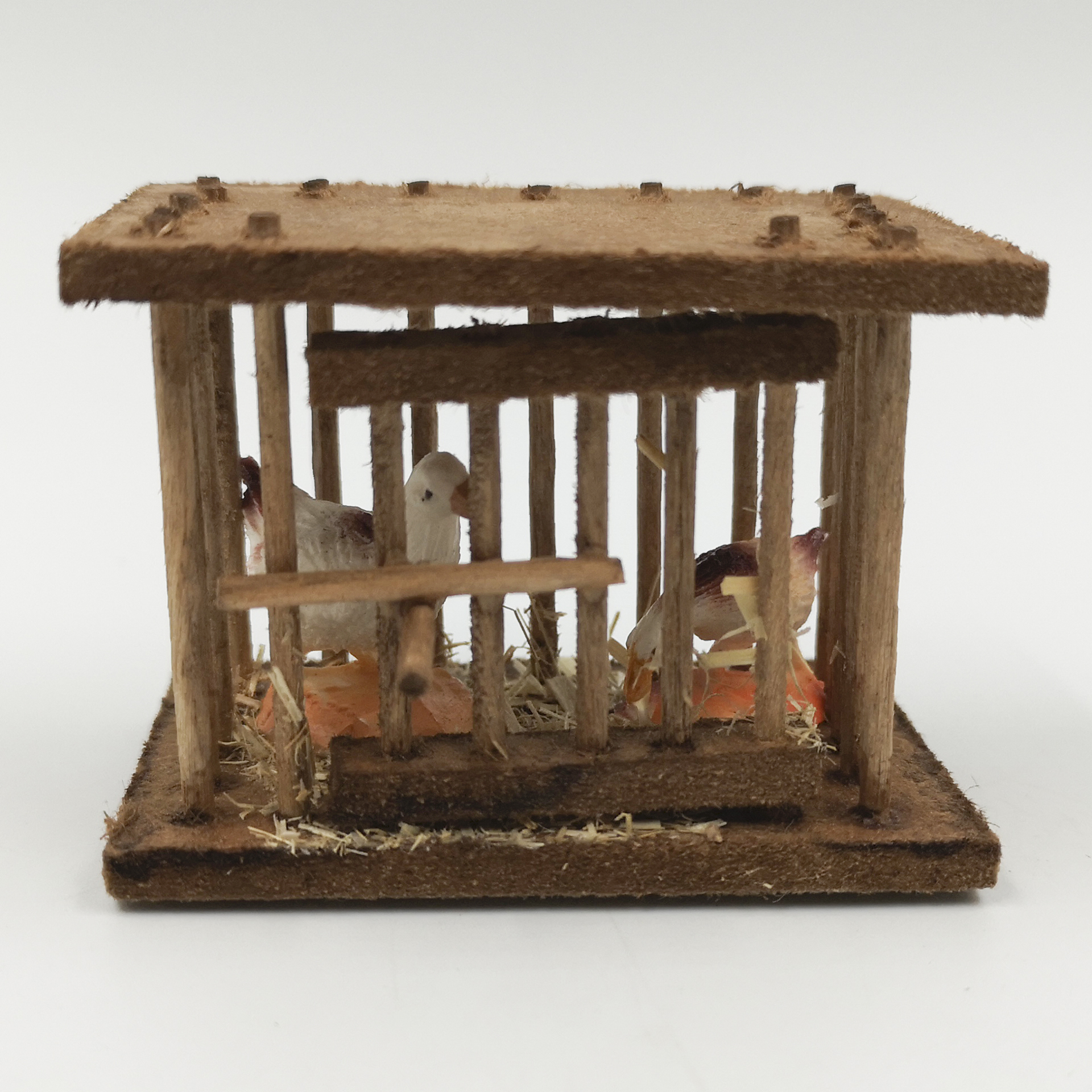 Holzkäfig mit zwei Gänsen, Einstreu und Futter