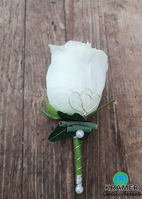 Blumenstecker in weiß für die hochzeit