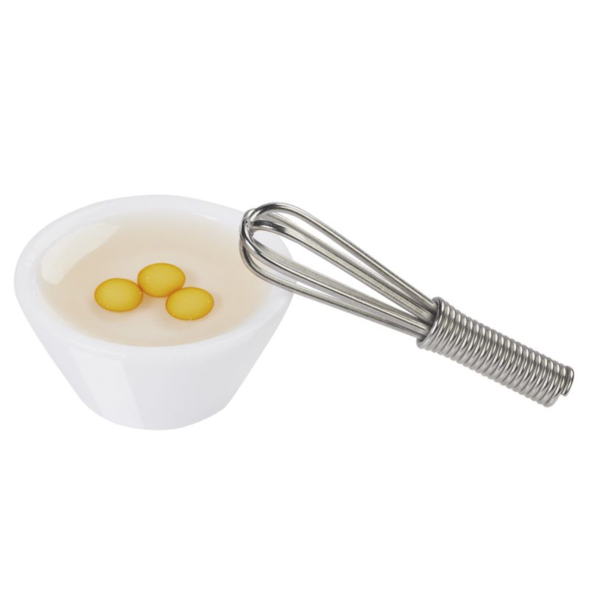 weiße Schüssel mit 3 Eiern und silbernem Schneebesen