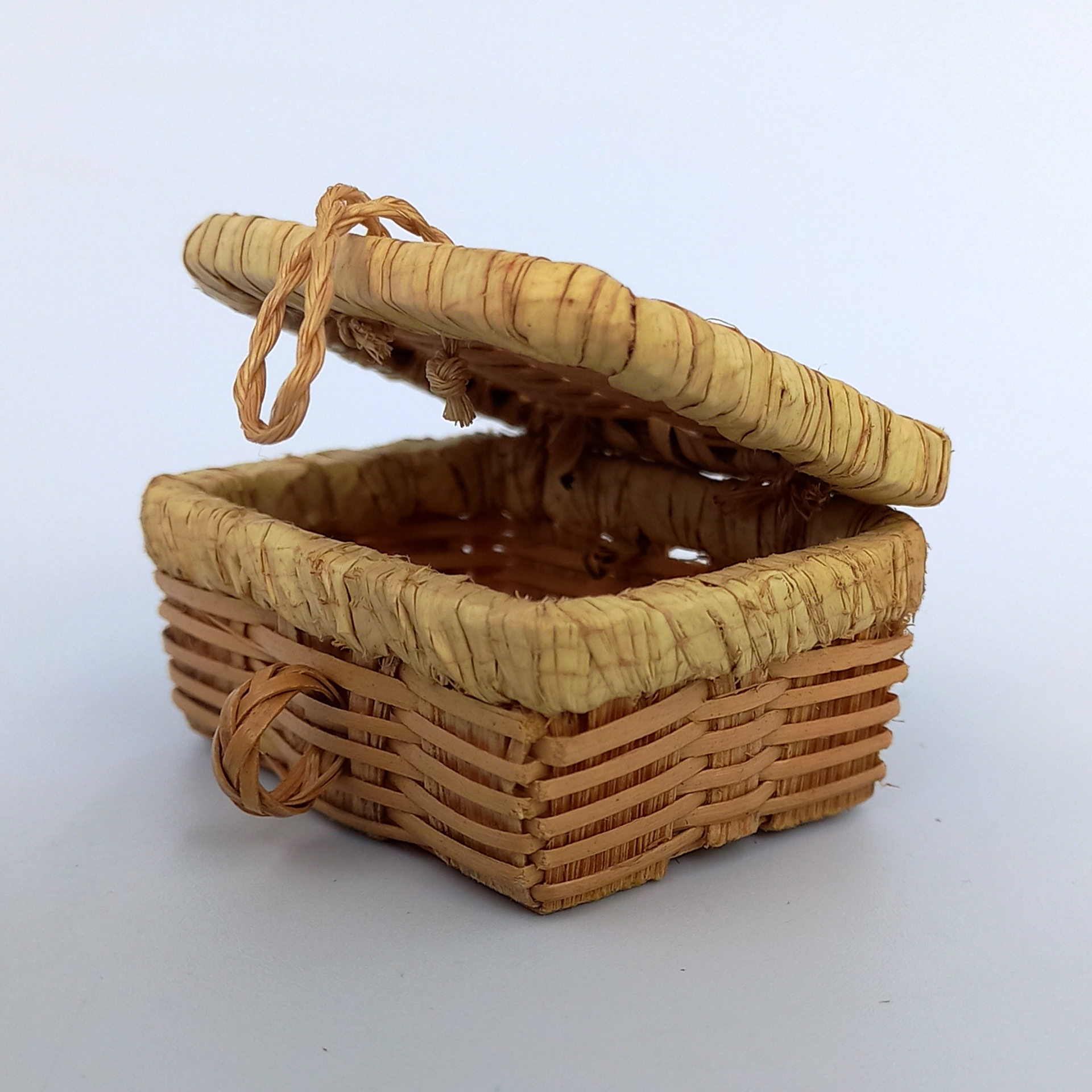 Korbtruhe hell Krippenzubehör Wichtelzubehör