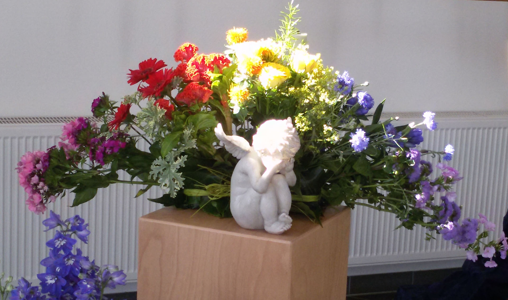 Trauergesteck Regenbogen