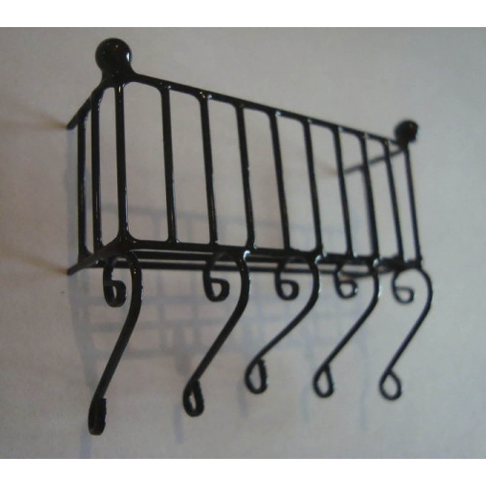 schwarz lackierter Balkon aus Metall