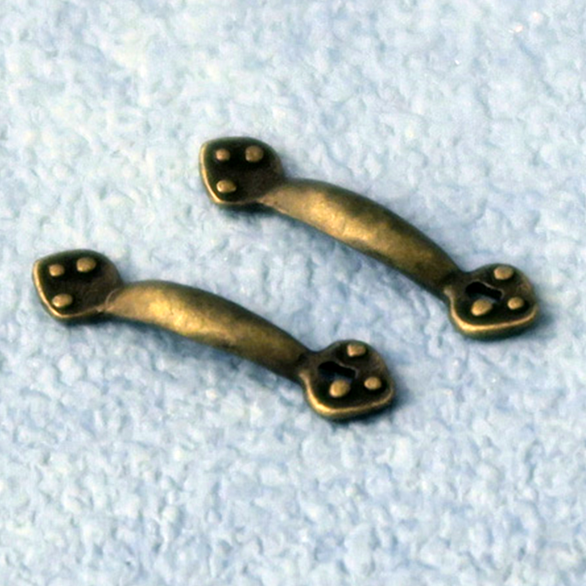 Antik messingfarbene Türgriffe für Wichteltür