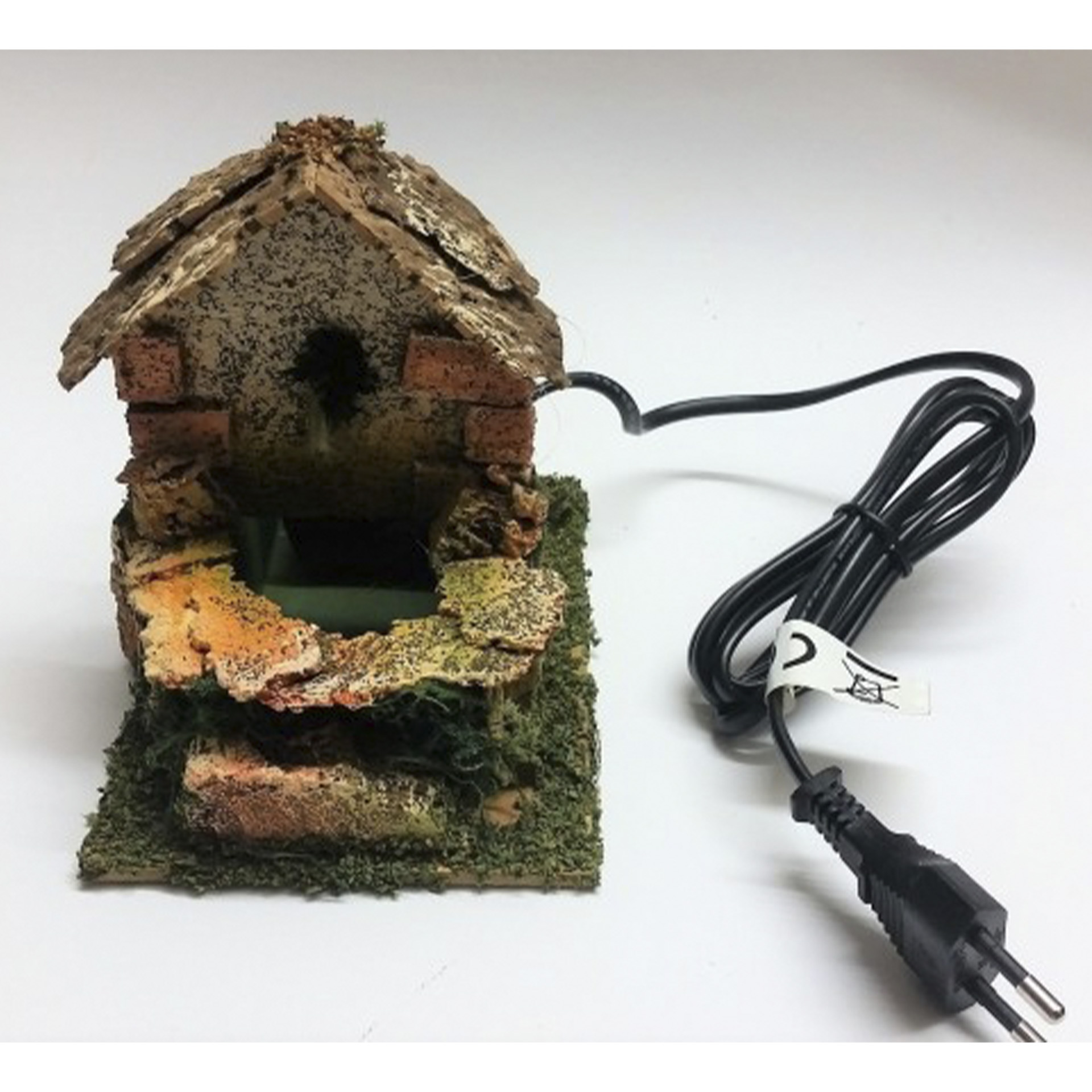 Brunnen inkl.Pumpe  an Hauswand auf Holzplatte