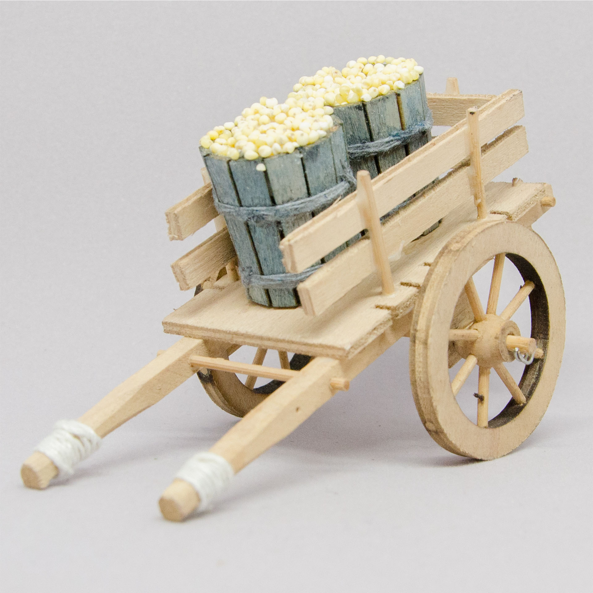 Leiterwagen mit Getreidefässer