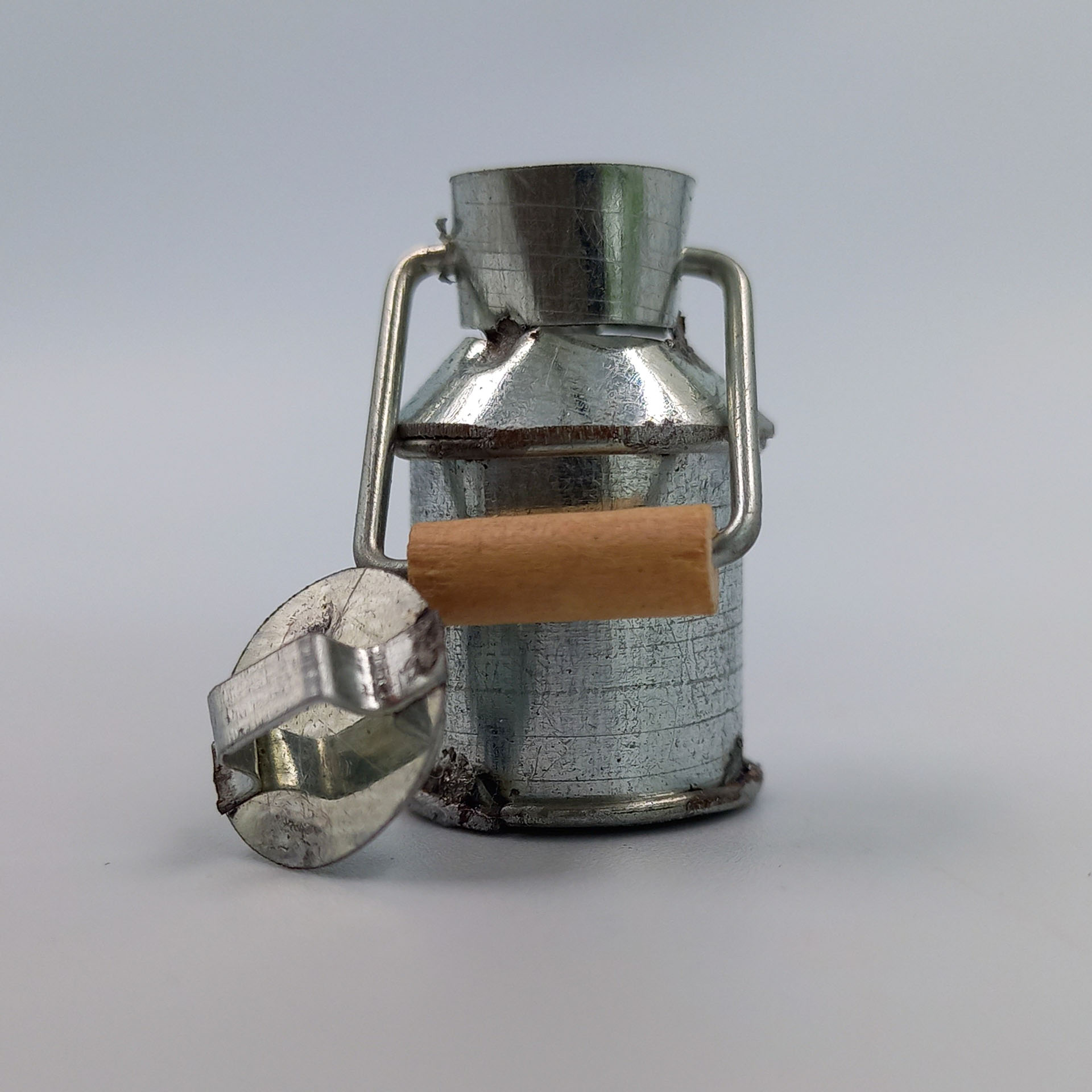 verzinkte Milchkanne mit Henkel und deckel, 2,5cm hoch