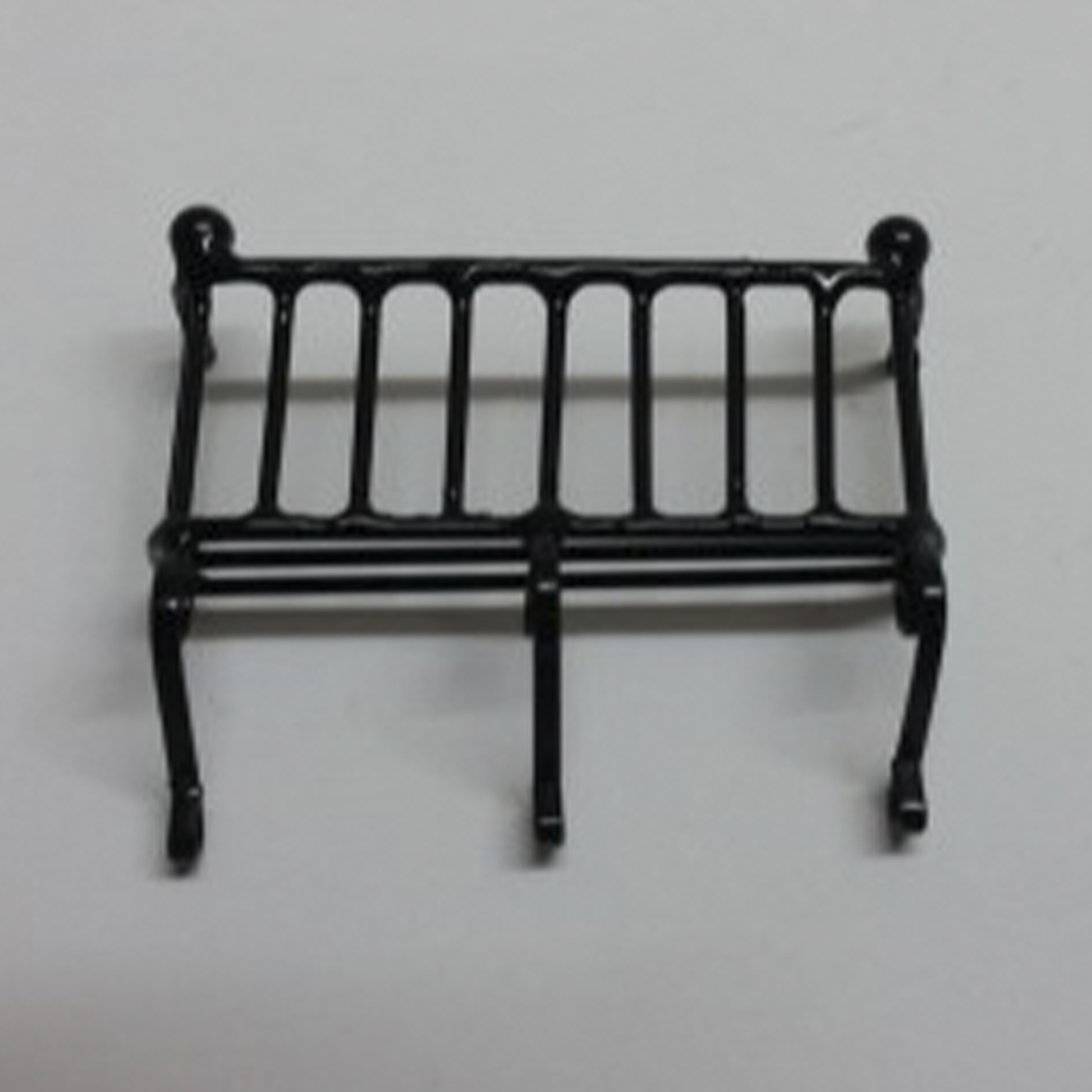 schwarz lackierter Balkon aus Metall