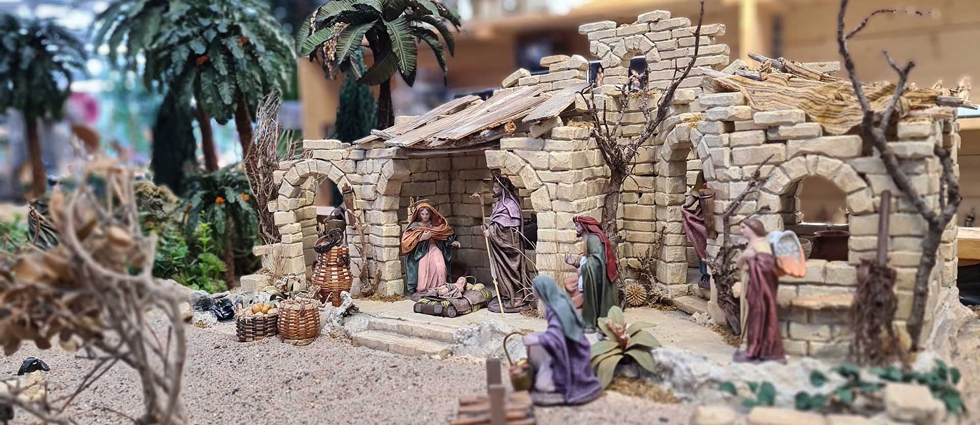 Krippenfiguren orientalisch finden Sie bei uns online und im Gartencenter