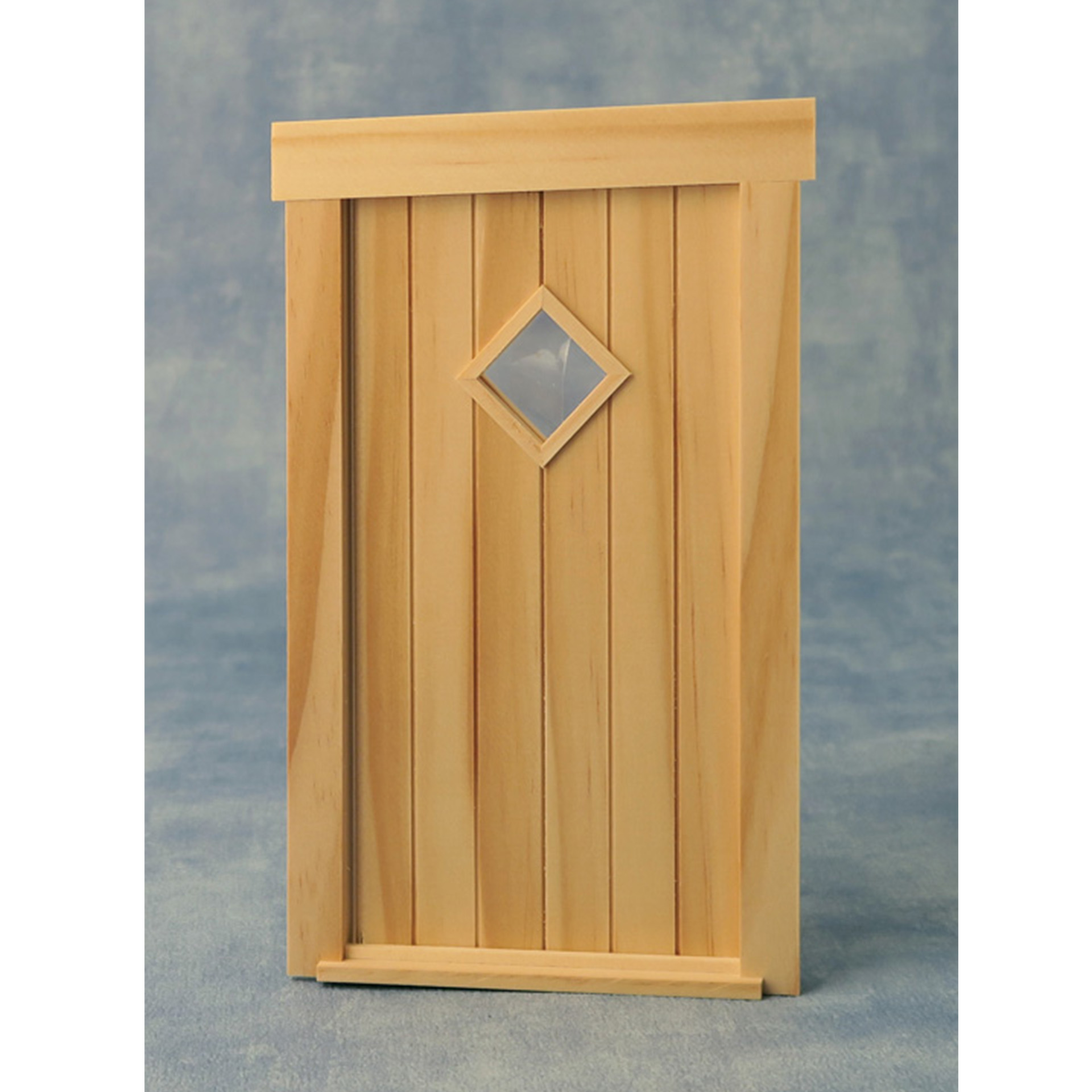 Wichteltür mit eckigem Fenster