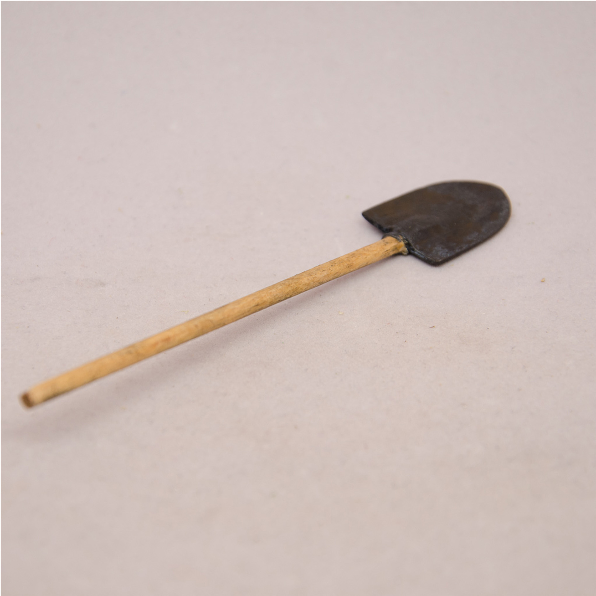 Spaten aus Zinn Krippe Wichtel