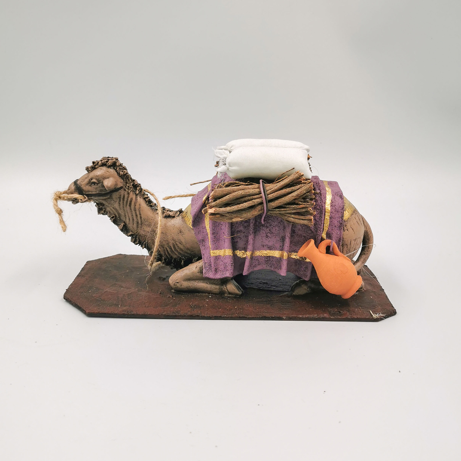 Krippenfigur Kamel liegend