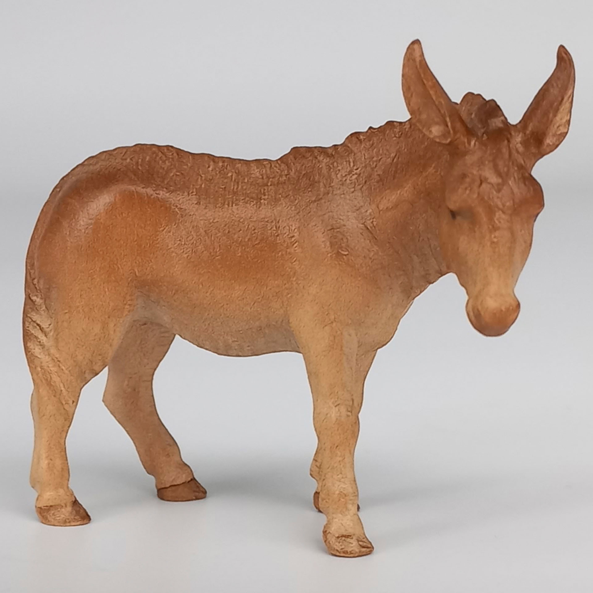 Esel aus Holz geschnitzt, mehrfach gebeizt